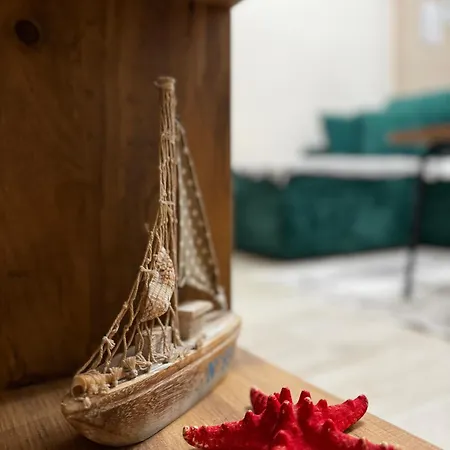 Klar Few Steps From The * Durres